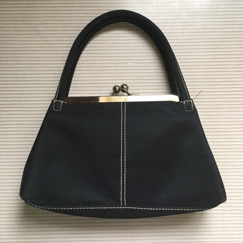 Kisslock handbag